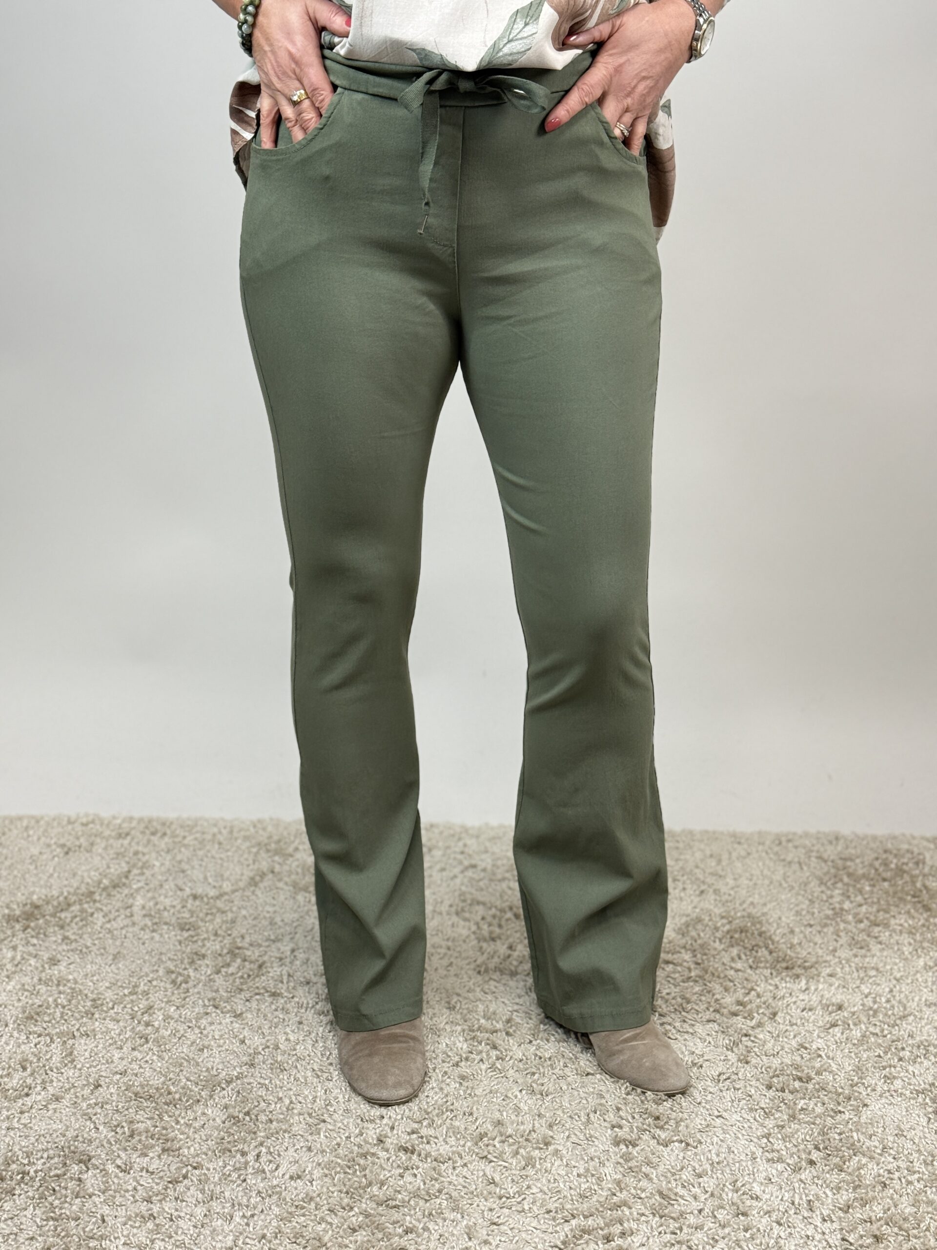 Magiska byxor i bootcut - Army